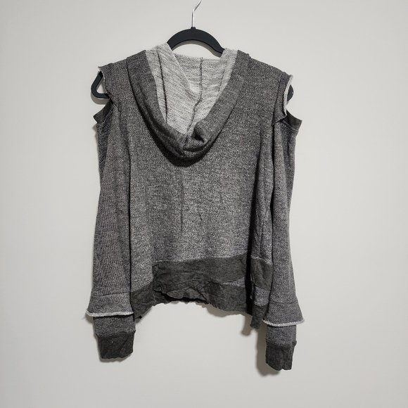Six/Fifty Sweatshirt Womens Medium Gray Pullover Cold Shoulder Hoodie Distressed - Picture 4 of 8